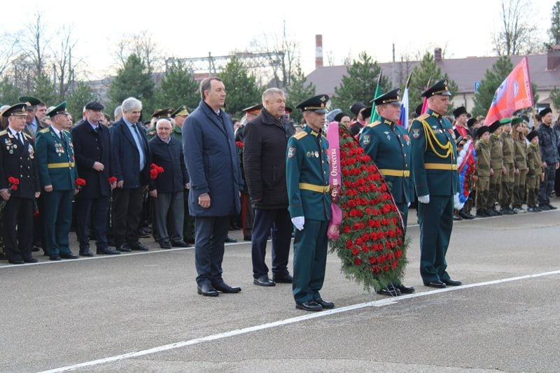 В Адыгее сотрудники полиции, общественники и ветераны органов внутренних дел почтили память Героев Отечества В Адыгее сотрудники полиции, общественники и ветераны органов внутренних дел почтили память Героев Отечества