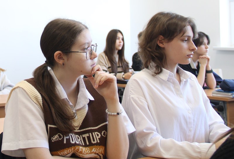 В Адыгее учащиеся полицейского класса узнали о деятельности управления по вопросам миграции В Адыгее учащиеся полицейского класса узнали о деятельности управления по вопросам миграции