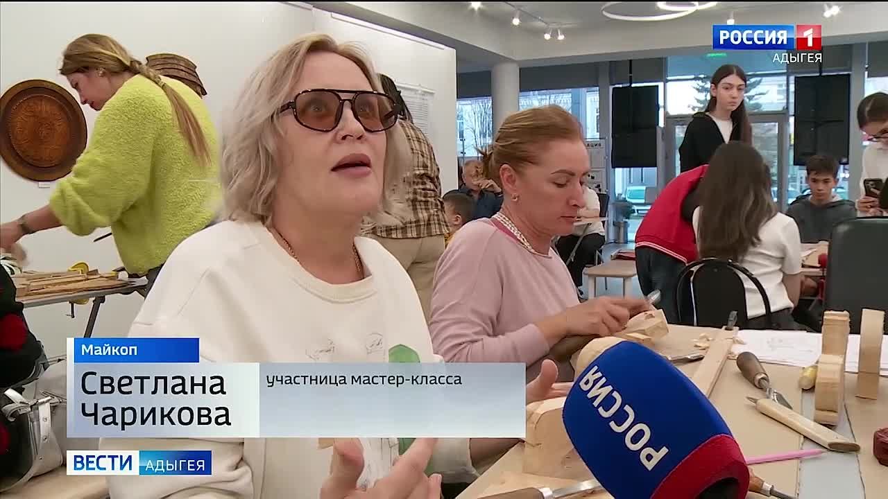 В Картинной галерее РА состоялся мастер - класс по резьбе по дереву "Огненная лошадь"