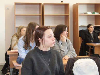 В Адыгее учащиеся полицейского класса узнали о деятельности управления по вопросам миграции