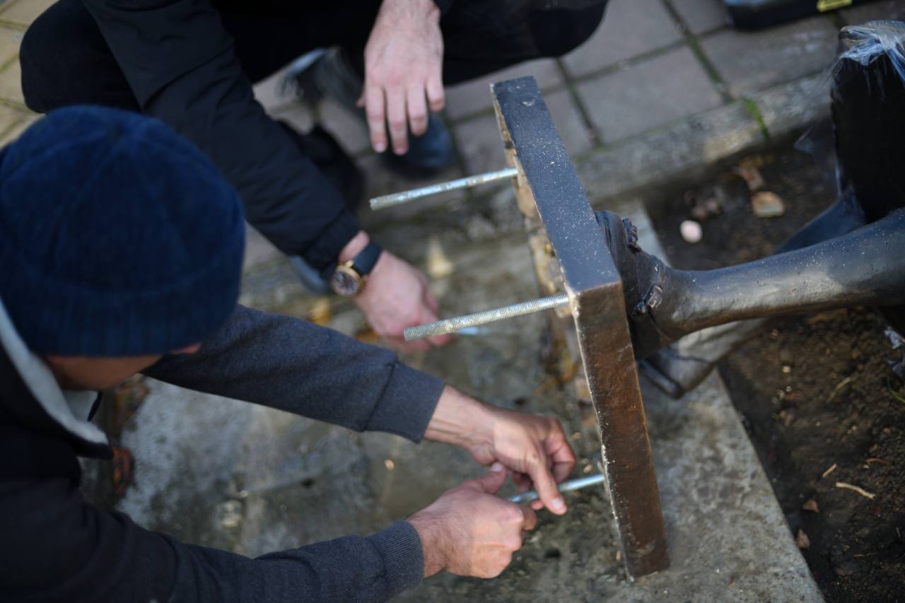 В Майкопском городском парке появилась новая бронзовая скульптура девочки с белкой В Майкопском городском парке появилась новая бронзовая скульптура девочки с белкой