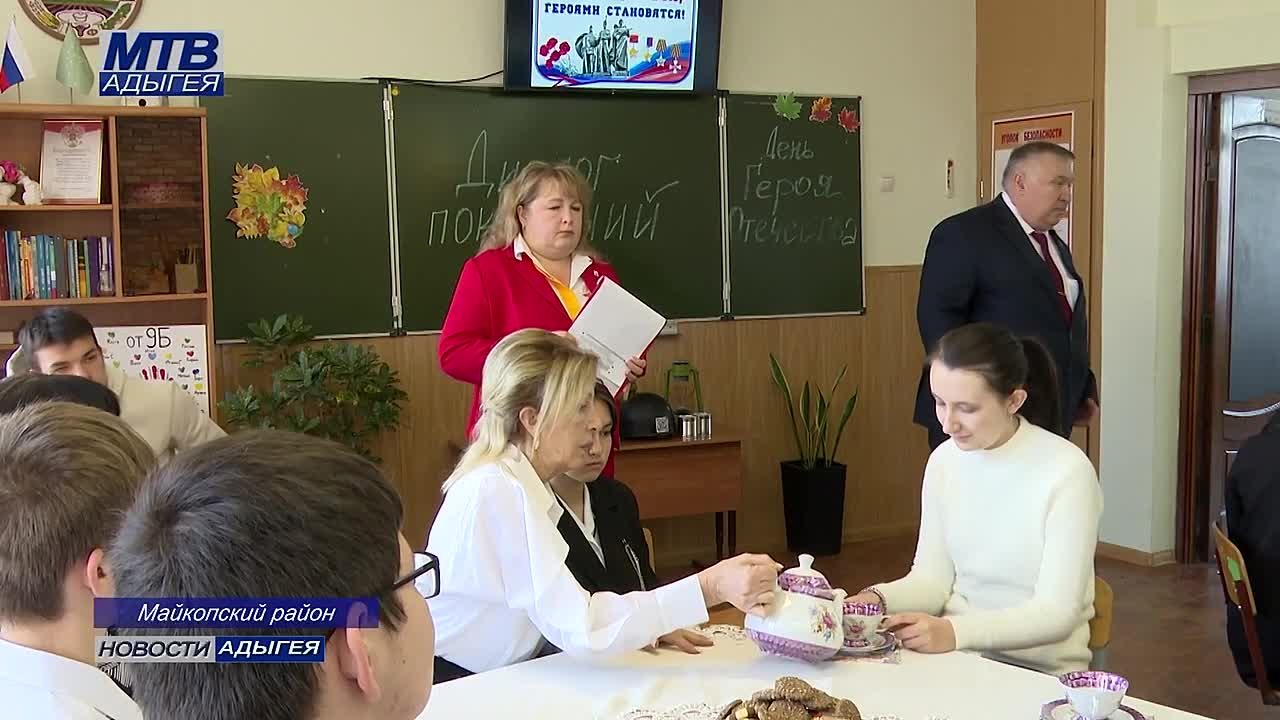 В День Героев Отечества в четвертой школе поселка Победа прошло патриотическое мероприятие объединившее офицеров, представляющих разные поколения защитников Отечества и учеников