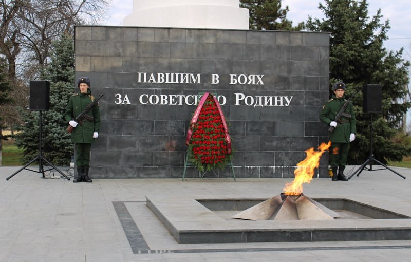 В Адыгее сотрудники полиции, общественники и ветераны органов внутренних дел почтили память Героев Отечества В Адыгее сотрудники полиции, общественники и ветераны органов внутренних дел почтили память Героев Отечества