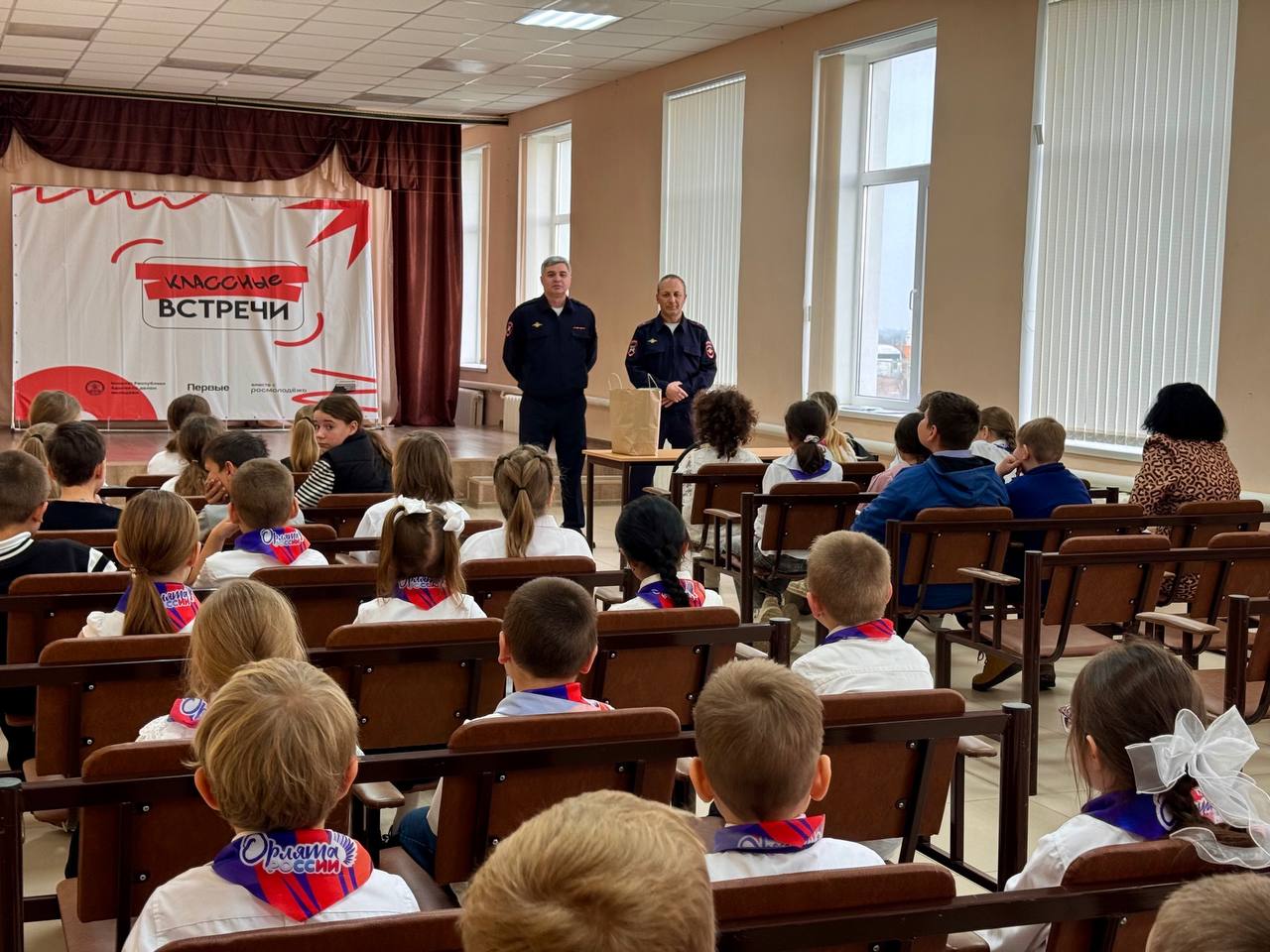 Госавтоинспекторы провели акцию «Засветись» напомнив школьникам о безопасности на дорогах Госавтоинспекторы провели акцию «Засветись» напомнив школьникам о безопасности на дорогах