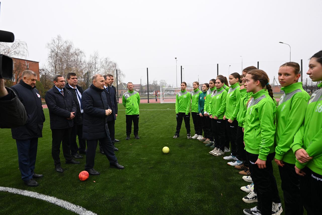 Мурат Кумпилов ознакомился с результатами капремонта в школе №2 имени Героя России Вадима Лемеша Мурат Кумпилов ознакомился с результатами капремонта в школе №2 имени Героя России Вадима Лемеша