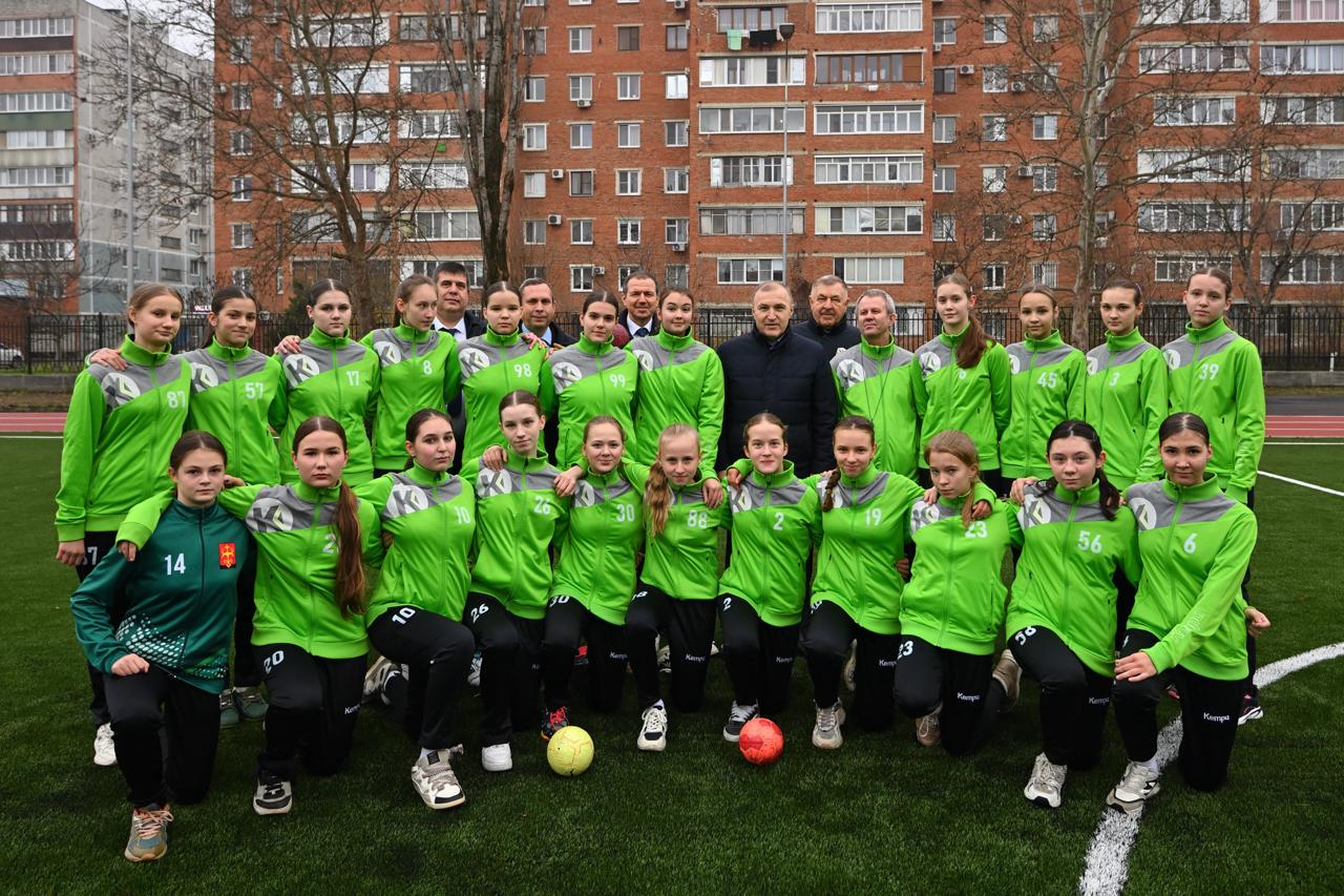 Мурат Кумпилов ознакомился с результатами капремонта в школе №2 имени Героя России Вадима Лемеша Мурат Кумпилов ознакомился с результатами капремонта в школе №2 имени Героя России Вадима Лемеша