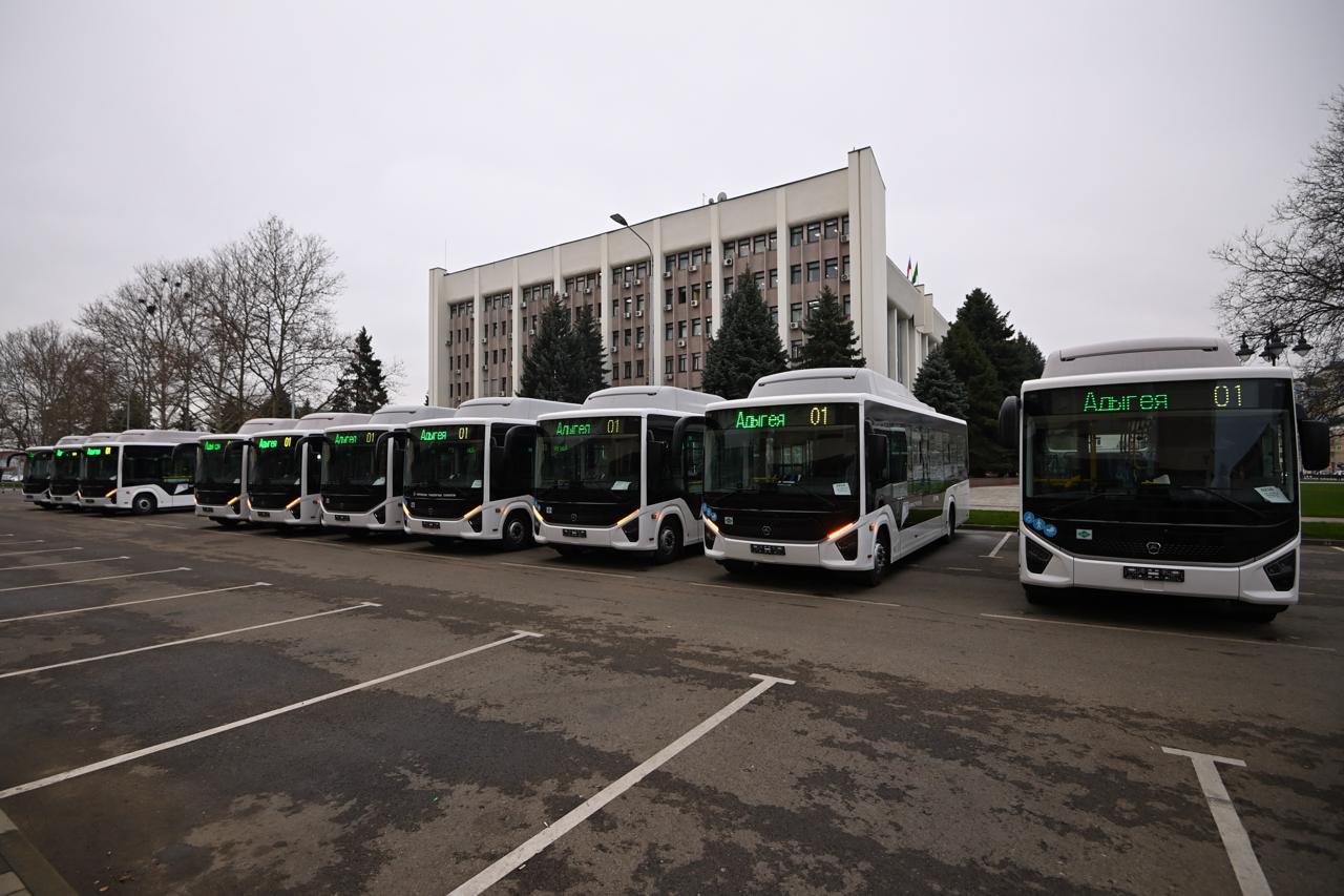 Для обновления общественного транспорта в Майкопе закуплено еще 10 новых автобусов Для обновления общественного транспорта в Майкопе закуплено еще 10 новых автобусов