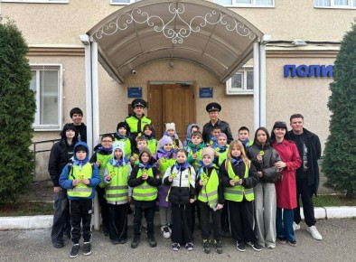 В Майкопскому районе сотрудники полиции провели экскурсию для школьников