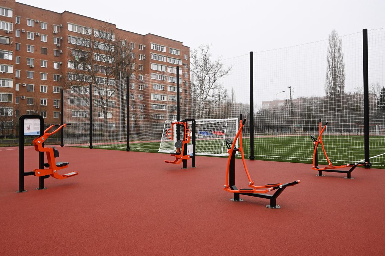 Мурат Кумпилов ознакомился с результатами капремонта в школе №2 имени Героя России Вадима Лемеша Мурат Кумпилов ознакомился с результатами капремонта в школе №2 имени Героя России Вадима Лемеша