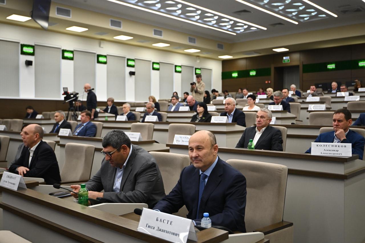 В Адыгее приняли главный финансовый документ на 2026 год В Адыгее приняли главный финансовый документ на 2026 год