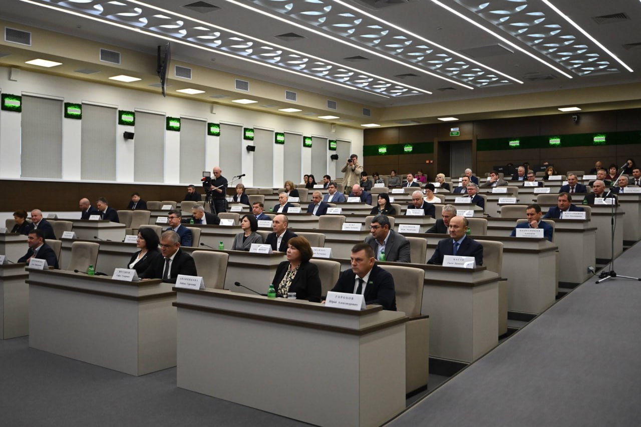 Парламентарии Адыгеи приняли во втором чтении бюджет республики на 2026 год и плановый период 2027–2028 годов Парламентарии Адыгеи приняли во втором чтении бюджет республики на 2026 год и плановый период 2027–2028 годов