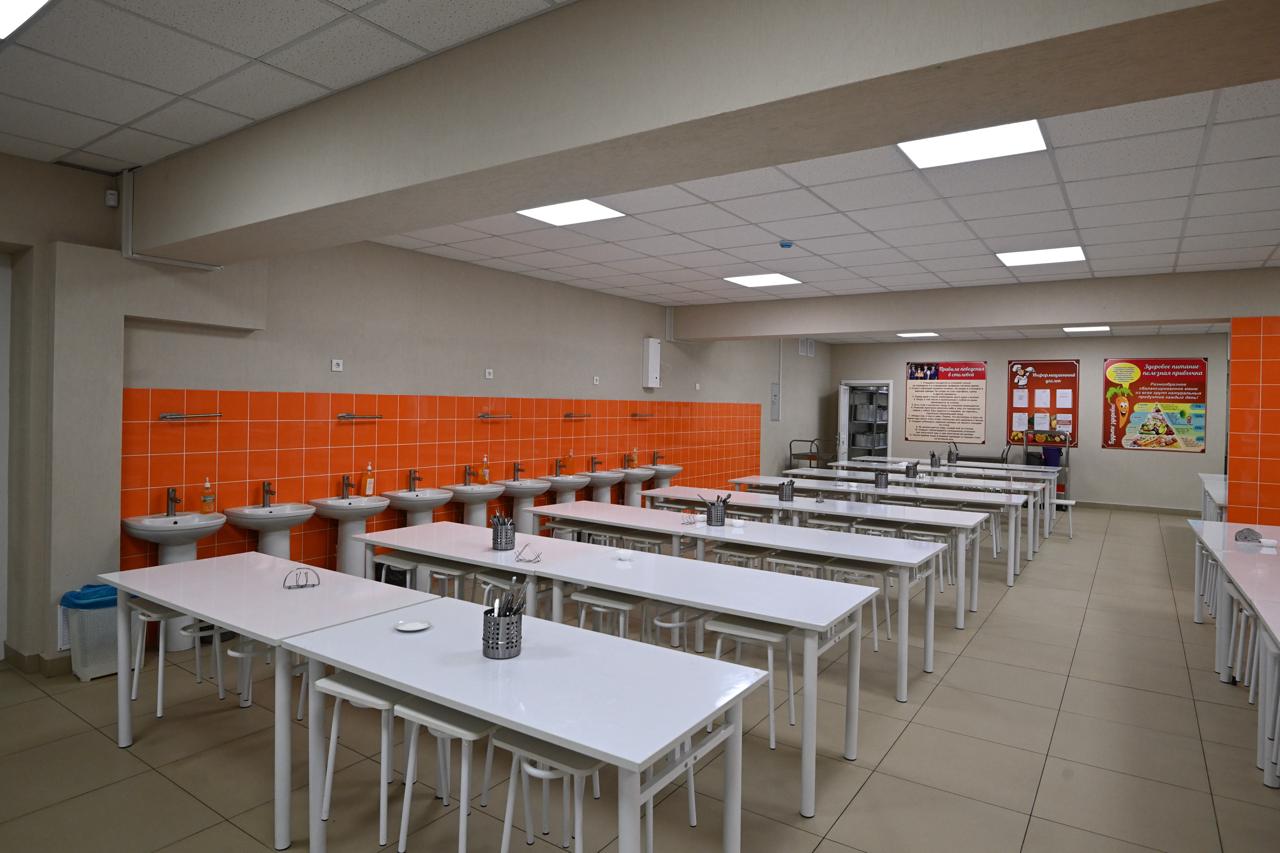 Мурат Кумпилов ознакомился с результатами капремонта в школе №2 имени Героя России Вадима Лемеша Мурат Кумпилов ознакомился с результатами капремонта в школе №2 имени Героя России Вадима Лемеша