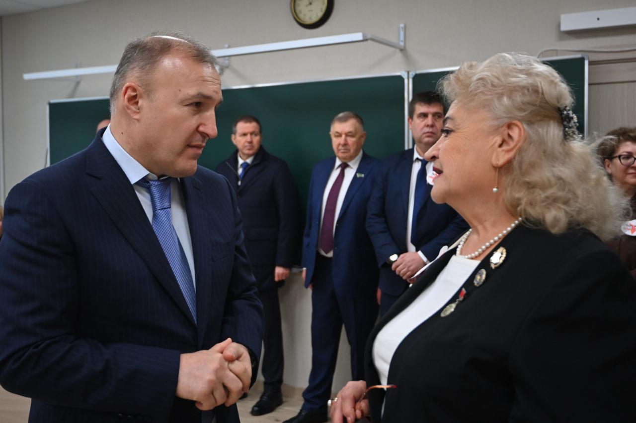 В майкопской школе №2 увековечили память Героя России Вадима Лемеша В майкопской школе №2 увековечили память Героя России Вадима Лемеша