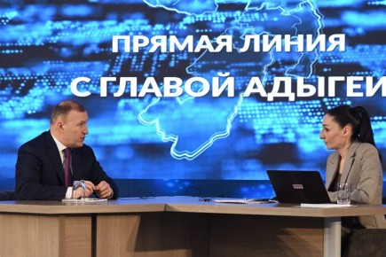 Около 800 вопросов поступило главе Адыгеи к сегодняшней прямой линии