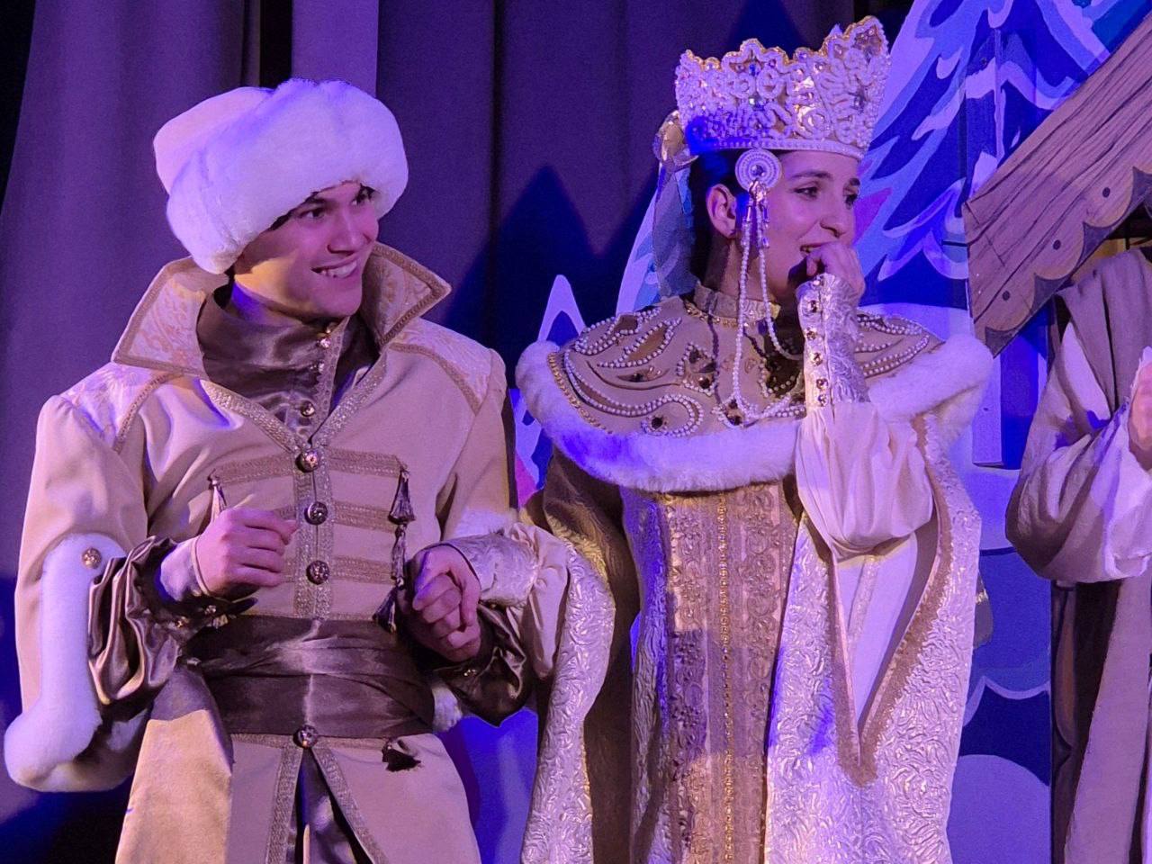 Мурат Кумпилов: Если в прошлые годы республиканские новогодние Ёлки посещало 1,5 тысячи детей, то сегодня эта цифра составляет около 9 тысяч ребят