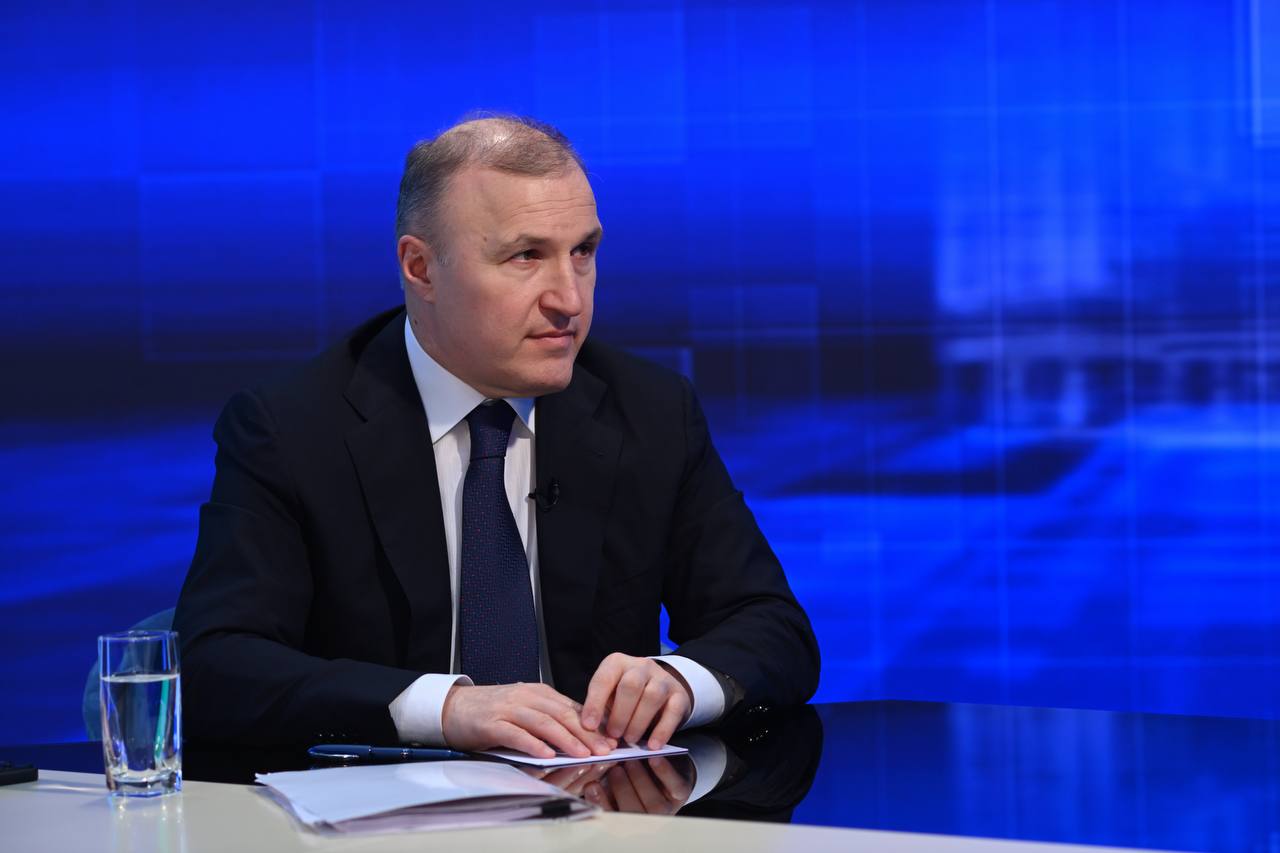 Глава Адыгеи провел прямую линию, ответив на вопросы жителей региона Глава Адыгеи провел прямую линию, ответив на вопросы жителей региона