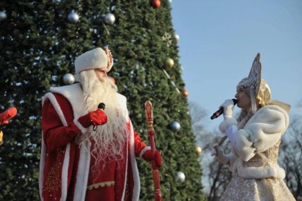 Майкопчан и гостей столицы пригласили на открытие главной городской ёлки на центральной площади