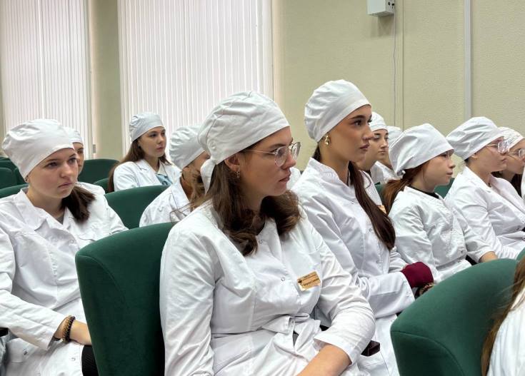 В Адыгее полицейские обсудили со студентами-медиками вопросы профилактики преступности в молодежной среде