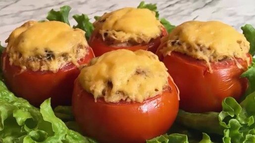 Превратите обычные помидоры в аппетитную закуску: блюдо сметут со стола первым