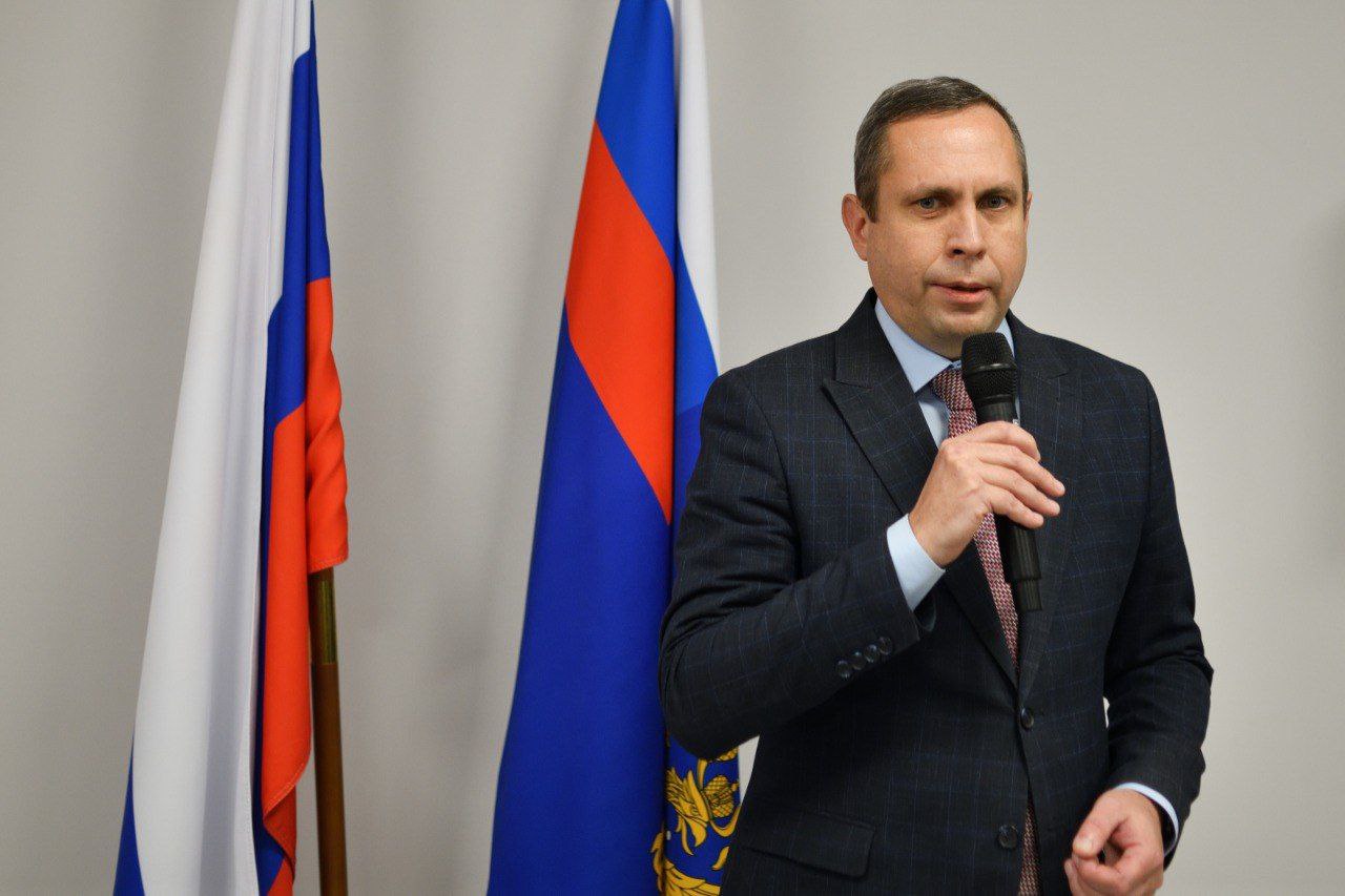 В Майкопе 18 юных горожан получили паспорта в День Конституции России В Майкопе 18 юных горожан получили паспорта в День Конституции России