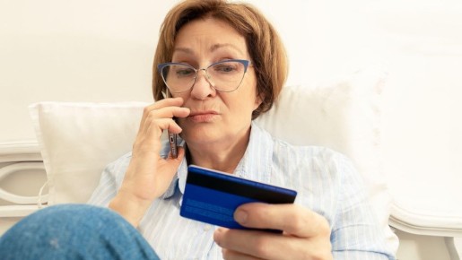 Оставите деньги на карте и пожалеете: пенсионеров предостерегли от серьезной ошибки