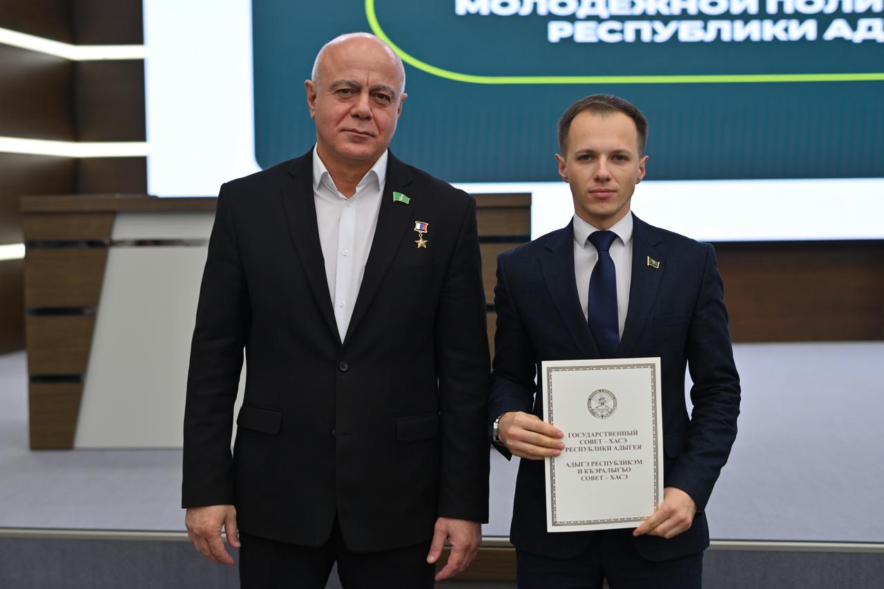 В Координационном центре Главы Адыгеи состоялось итоговое заседание, посвящённое реализации молодежной политики в республике за 2025 год В Координационном центре Главы Адыгеи состоялось итоговое заседание, посвящённое реализации молодежной политики в республике за 2025 год