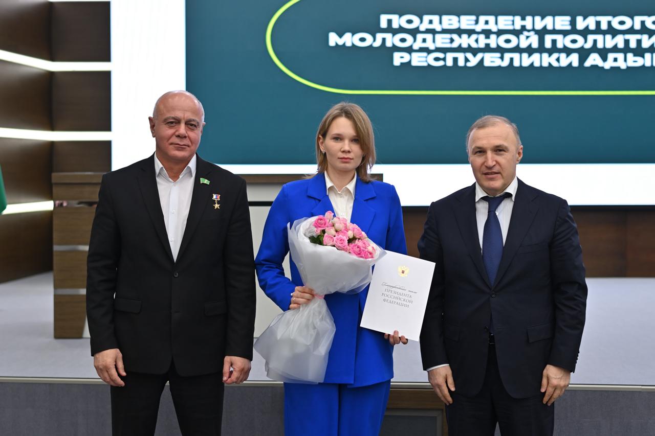 В Координационном центре Главы Адыгеи состоялось итоговое заседание, посвящённое реализации молодежной политики в республике за 2025 год В Координационном центре Главы Адыгеи состоялось итоговое заседание, посвящённое реализации молодежной политики в республике за 2025 год