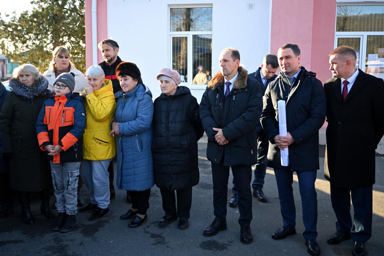 Глава Адыгеи встретился с жителями посёлка Удобного для обсуждения вопросов развития населенного пункта Глава Адыгеи встретился с жителями посёлка Удобного для обсуждения вопросов развития населенного пункта