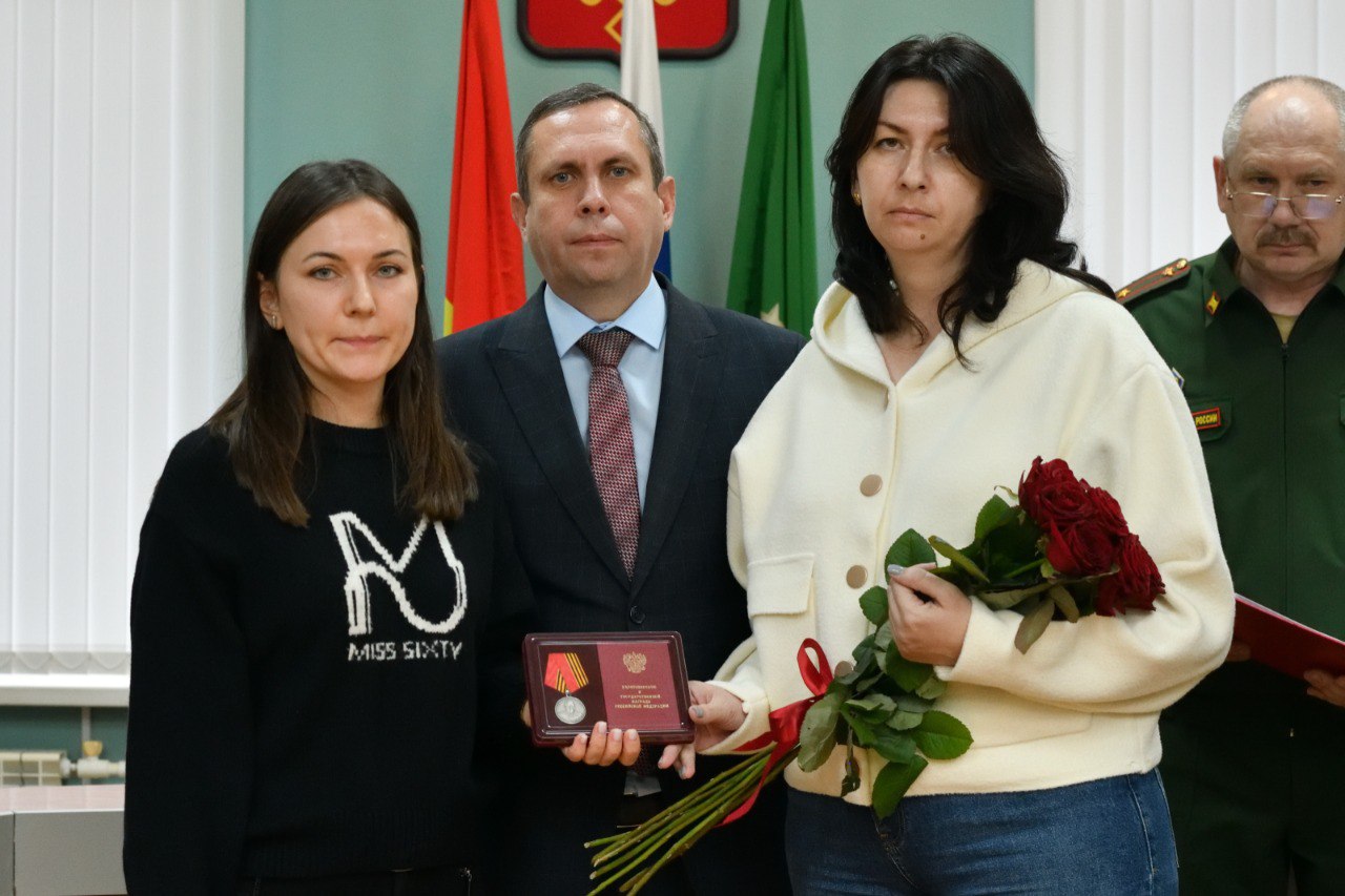 Геннадий Митрофанов: Ежедневно в зоне СВО наши бойцы совершают подвиги: защищают суверенитет родной страны, помогают мирному населению и своим товарищам — к сожалению, иногда ценой своих жизней Геннадий Митрофанов: Ежедневно в зоне СВО наши бойцы совершают подвиги: защищают суверенитет родной страны, помогают мирному населению и своим товарищам — к сожалению, иногда ценой своих жизней