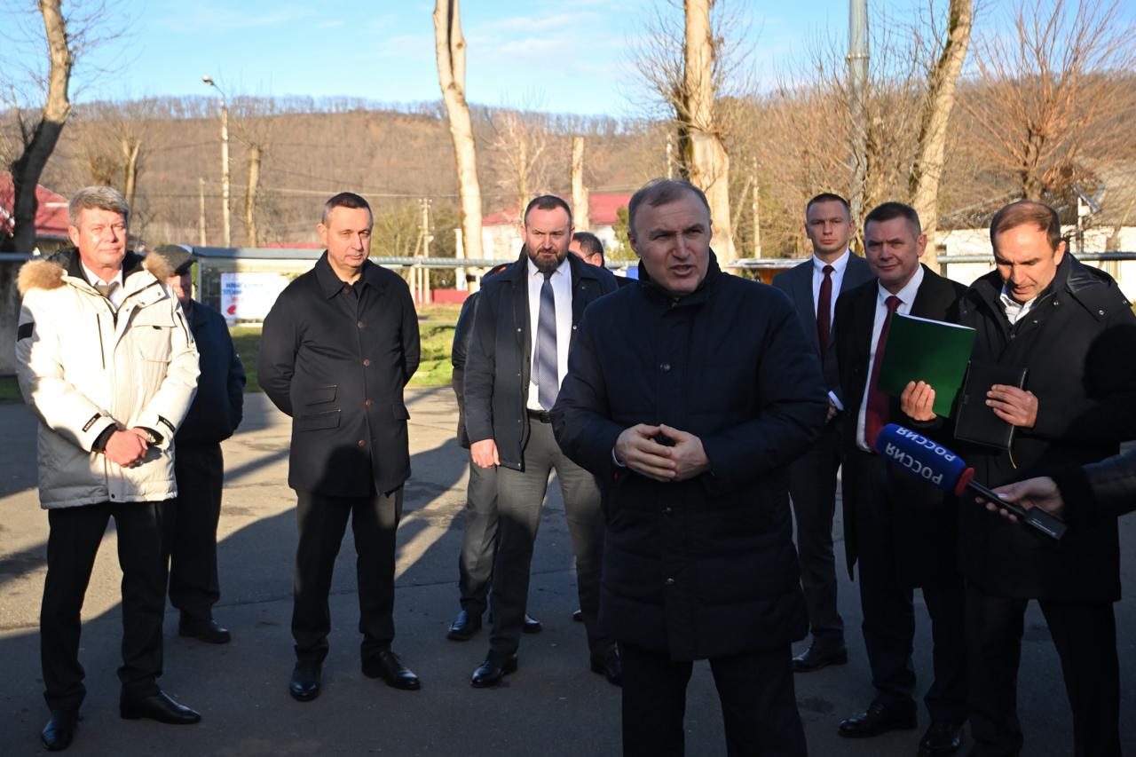 Глава Адыгеи встретился с жителями посёлка Удобного для обсуждения вопросов развития населенного пункта Глава Адыгеи встретился с жителями посёлка Удобного для обсуждения вопросов развития населенного пункта