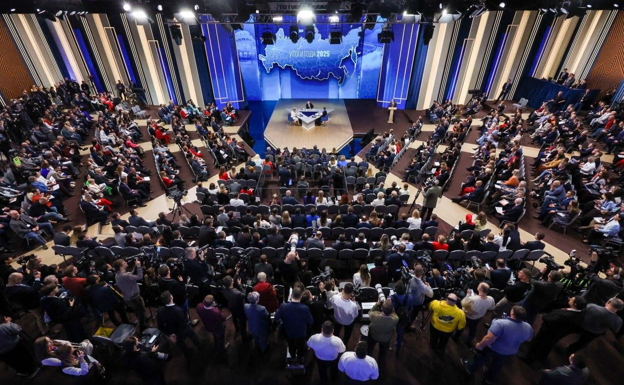 Владимир Путин провёл прямую линию, совмещённую с большой пресс-конференцией Владимир Путин провёл прямую линию, совмещённую с большой пресс-конференцией