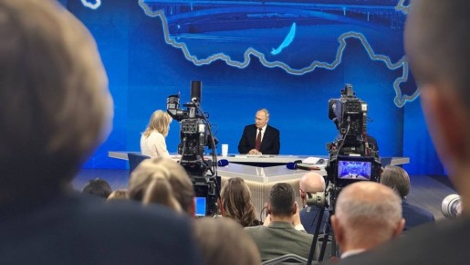 Программа «Итоги года с Владимиром Путиным» продолжается уже больше 2,5 часов
