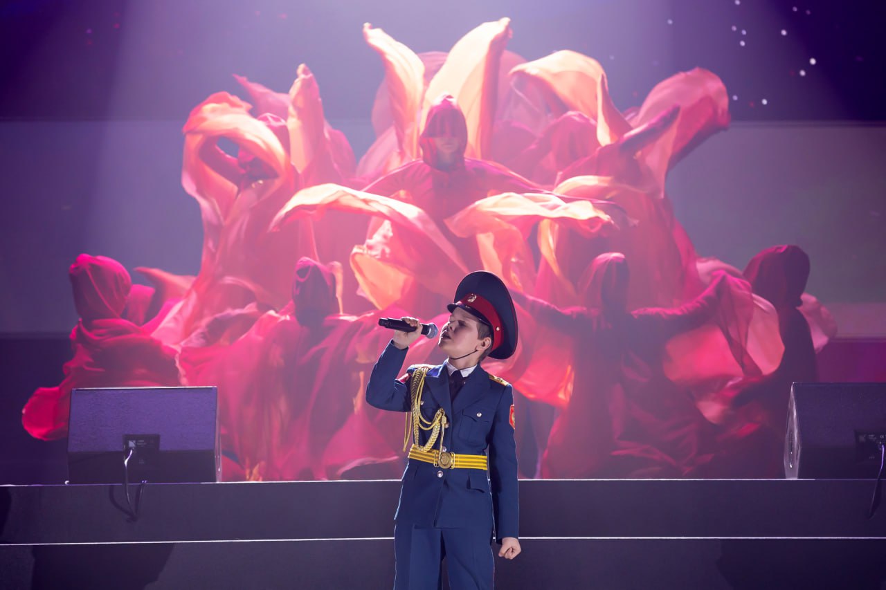 Сергей Аксёнов: В городе Краснодаре вместе с Героем России вице-адмиралом Олегом Евгеньевичем Белавенцевым вручил заслуженные награды сотрудникам ФСБ в честь профессионального праздника Сергей Аксёнов: В городе Краснодаре вместе с Героем России вице-адмиралом Олегом Евгеньевичем Белавенцевым вручил заслуженные награды сотрудникам ФСБ в честь профессионального праздника