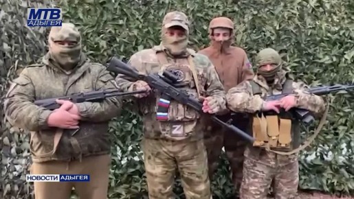 Ученики средней школы № 11 плетут маскировочные сети для наших военнослужащих