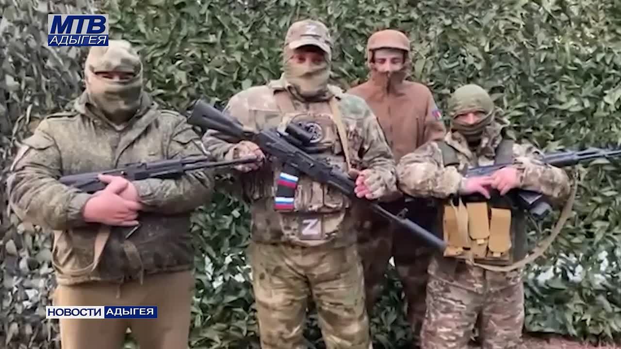 Ученики средней школы № 11 плетут маскировочные сети для наших военнослужащих