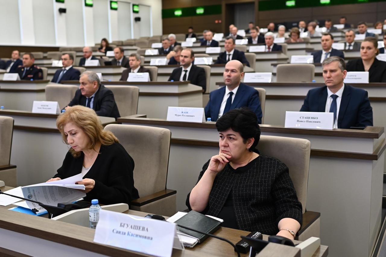 В Адыгее обсуждены вопросы в сфере опеки и попечительства, трудовых резервов и развития опорных населенных пунктов В Адыгее обсуждены вопросы в сфере опеки и попечительства, трудовых резервов и развития опорных населенных пунктов