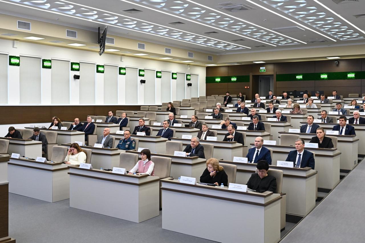 В Адыгее обсуждены вопросы в сфере опеки и попечительства, трудовых резервов и развития опорных населенных пунктов В Адыгее обсуждены вопросы в сфере опеки и попечительства, трудовых резервов и развития опорных населенных пунктов