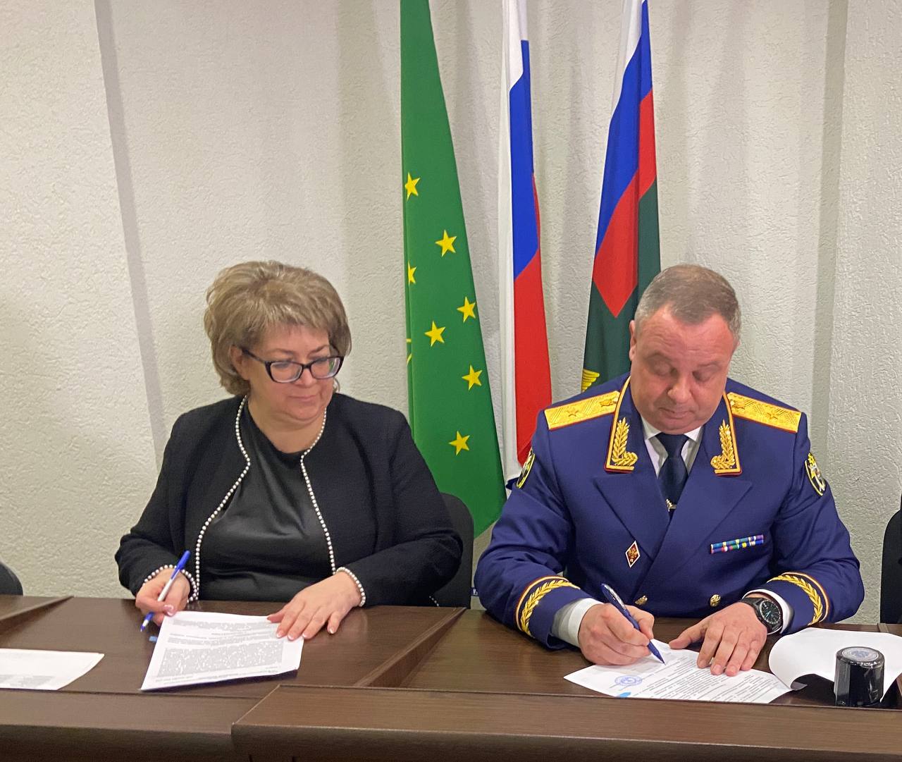 Руководитель следственного управления СК России по Адыгее и первый заместитель министра образования и науки республики подписали договор о создании профильных кадетских классов