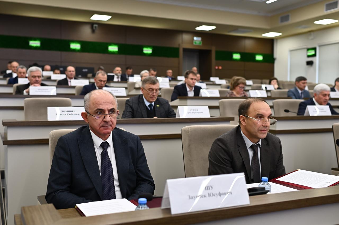 В Адыгее обсуждены вопросы в сфере опеки и попечительства, трудовых резервов и развития опорных населенных пунктов В Адыгее обсуждены вопросы в сфере опеки и попечительства, трудовых резервов и развития опорных населенных пунктов