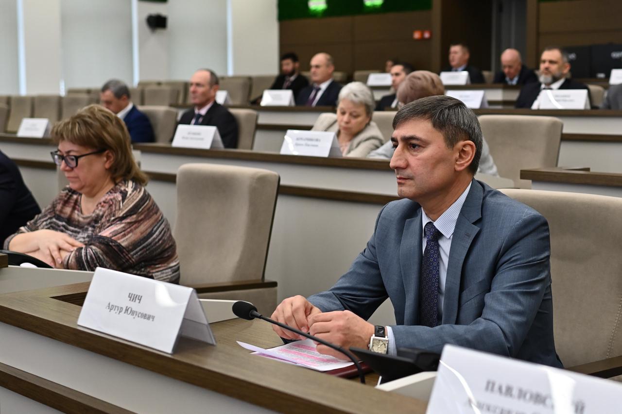 В Адыгее обсуждены вопросы в сфере опеки и попечительства, трудовых резервов и развития опорных населенных пунктов В Адыгее обсуждены вопросы в сфере опеки и попечительства, трудовых резервов и развития опорных населенных пунктов