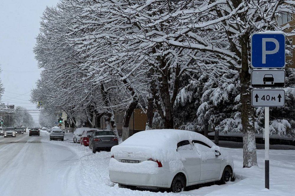 МЧС Адыгеи распространило экстренное предупреждение – до конца суток 29 декабря, а также 30 и 31 декабря местами на территории республики ожидается очень сильный снег и сильное налипание мокрого снега на проводах и деревьях
