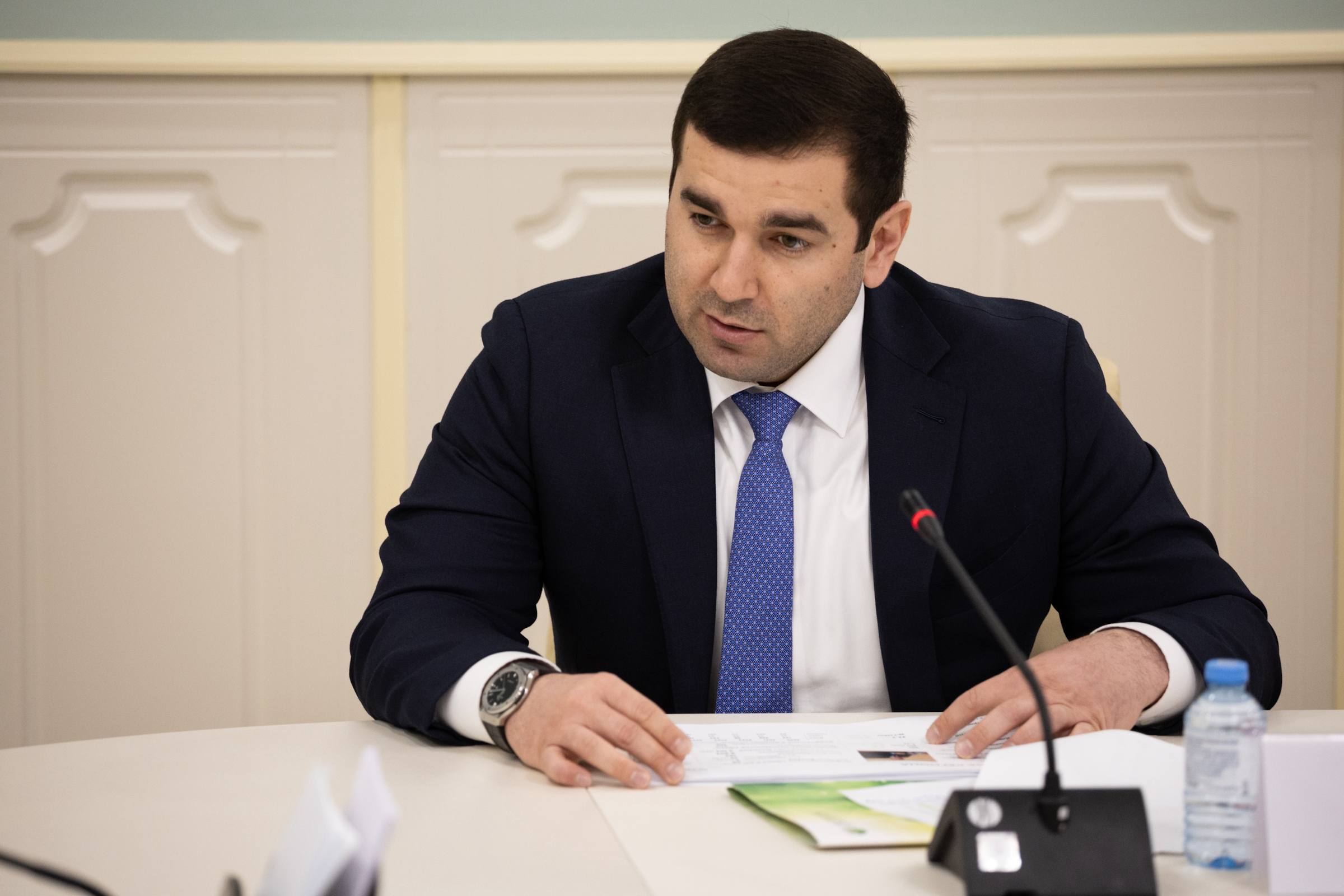 Глава Адыгеи провёл встречу с управляющим отделением Сбербанка Глава Адыгеи провёл встречу с управляющим отделением Сбербанка