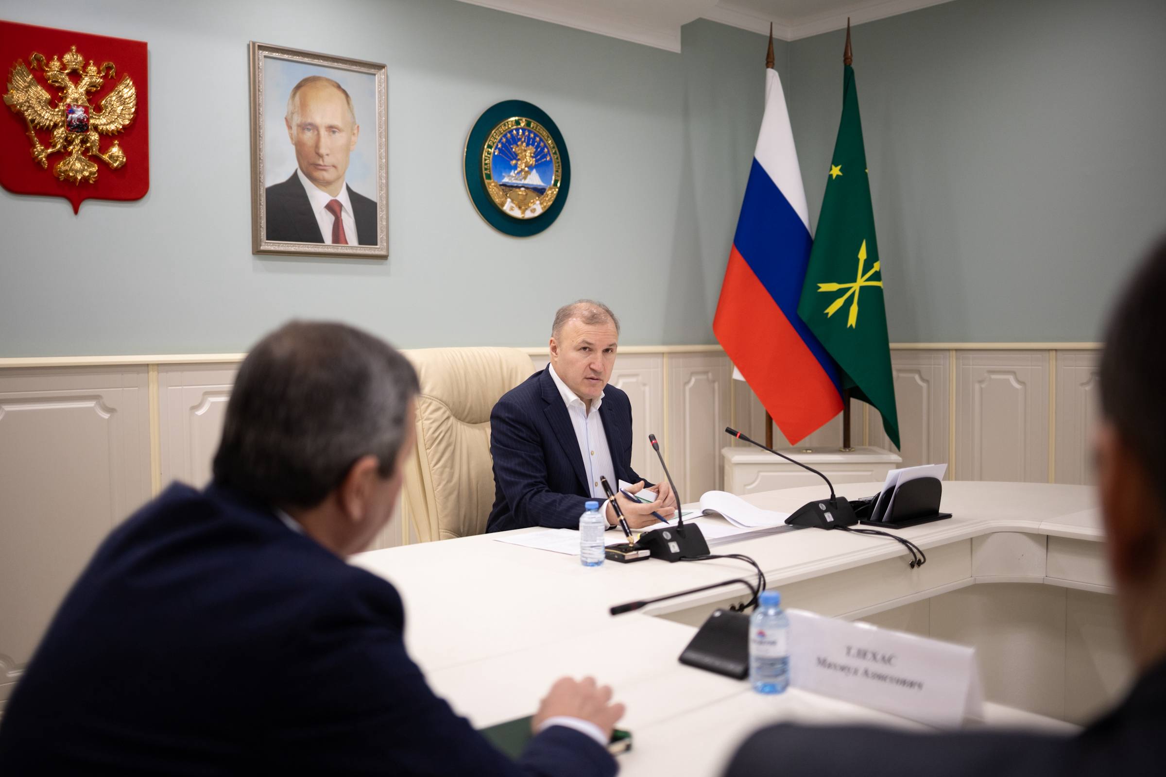 Глава Адыгеи провёл встречу с управляющим отделением Сбербанка