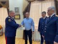 Руководитель следственного управления СК России по Республике Адыгея вручил памятную книгу о деятельности службы криминалистики внуку ветерана следствия