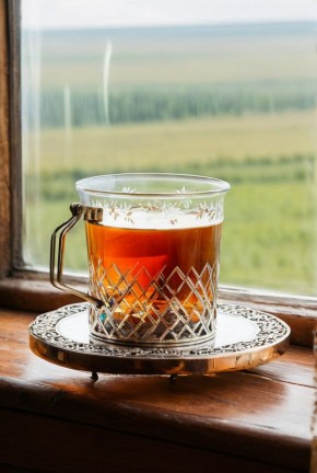 Путешествие подстаканника: как простой аксессуар стал символом стиля