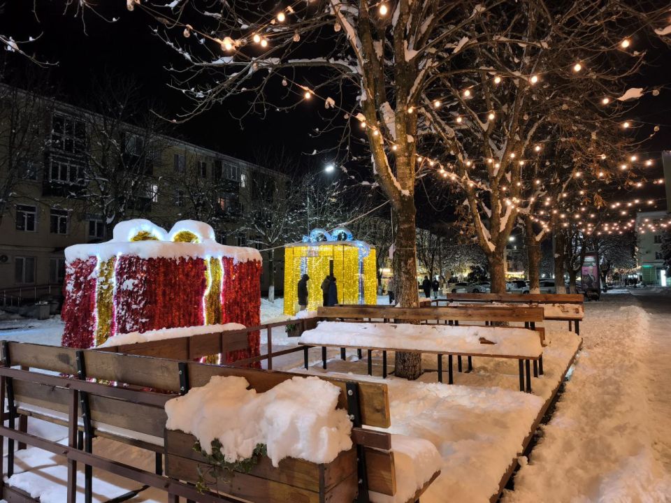 Атмосфера новогодней сказки на улицах столицы Адыгеи
