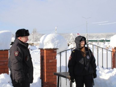В Адыгее руководство и сотрудники МВД почтили память воинов, погибших в локальных конфликтах