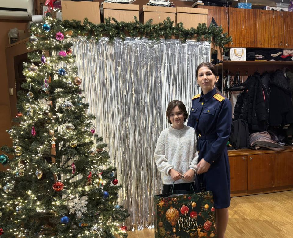 Сотрудники следственного отдела по г. Майкопу следственного управления СК России по Республике Адыгея приняли участие в акции «Ёлка желаний»