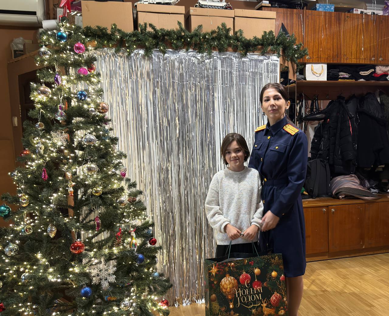 Сотрудники следственного отдела по г. Майкопу следственного управления СК России по Республике Адыгея приняли участие в акции «Ёлка желаний»