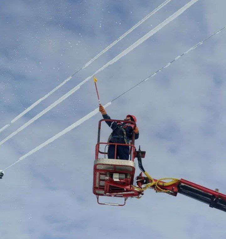 Восстановлено электроснабжение более 80 % потребителей, нарушенное стихией на Кубани и в Адыгее